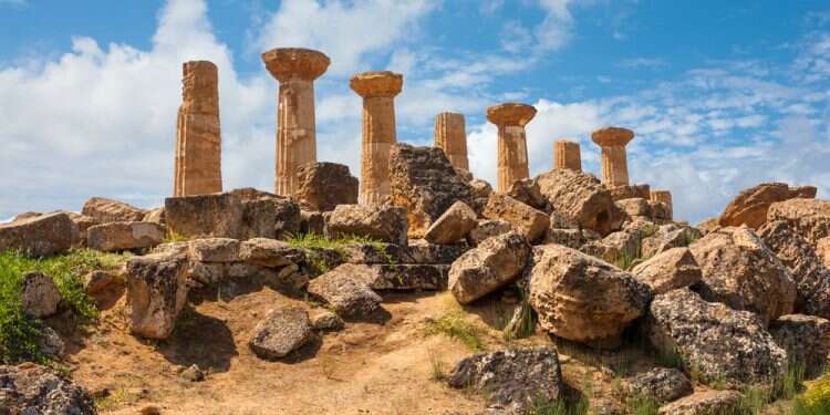 אתר עתיקות יווני באיטליה. צילום: שאטרסטוק צילום: שאטרסטוק