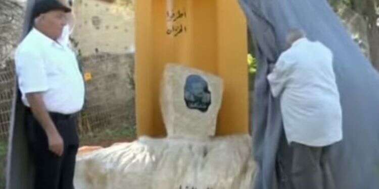 האנדרטה נחנכת בבית העלמין בעכו אנדרטה לזכרו של איש החזית העממית הוקמה בעכו