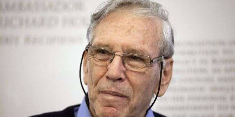 עמוס עוז ז צילום: EPA