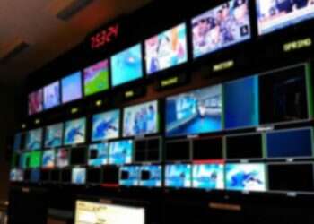 על פוליטיקה, תקשורת וניגוד אינטרסים