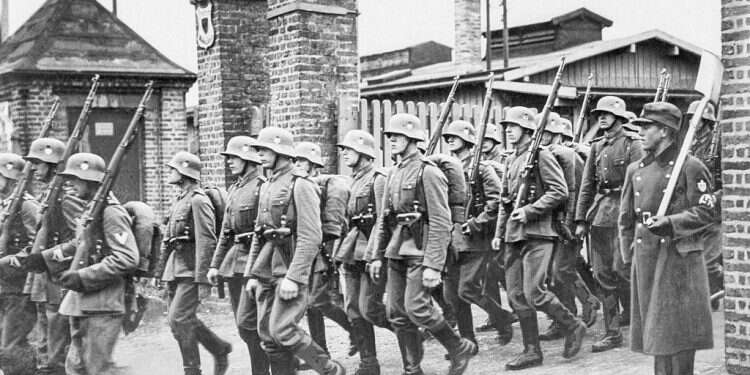 חיילים גרמנים באאכן, 1936. צילום: AP צילום: AP