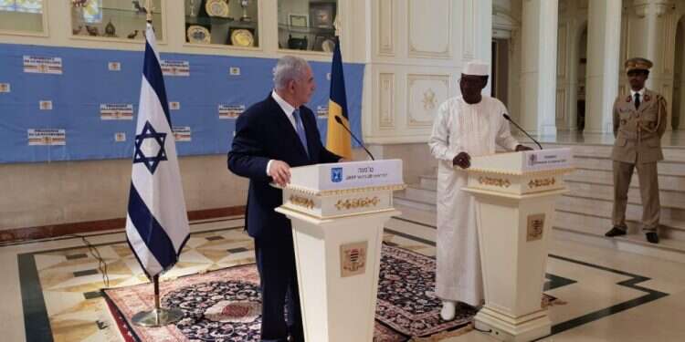 נתניהו עם נשיא צ'אד אידריס דבי, בבירת צ'אד נג'מנה. צילום: הודיה כריש חזוני צילום: הודיה כריש חזוני