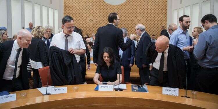 ראש לשכת עורכי הדין אפי נווה, שרת המשפטים איילת שקד ופרקליט המדינה שי ניצן. צילום: הדס פרוש, פלאש90 צילום: הדס פרוש, פלאש90