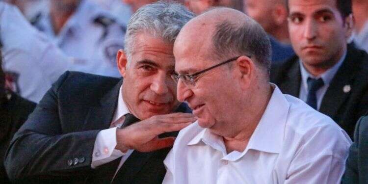 יעלון ולפיד. צילום: יהודה פרץ צילום: יהודה פרץ