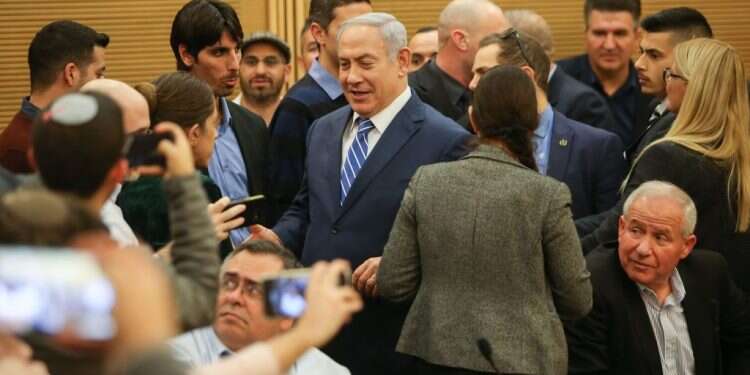 נתניהו בישיבת סיעת הליכוד. צילום: אורן בן חקון צילום: אורן בן חקון