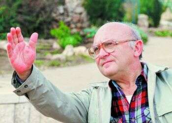 משלוח ראשון מעיזבונו. אהרן אפלפלד, 1986. צילום: משה שי, פלאש 90 צילום: משה שי, פלאש 90