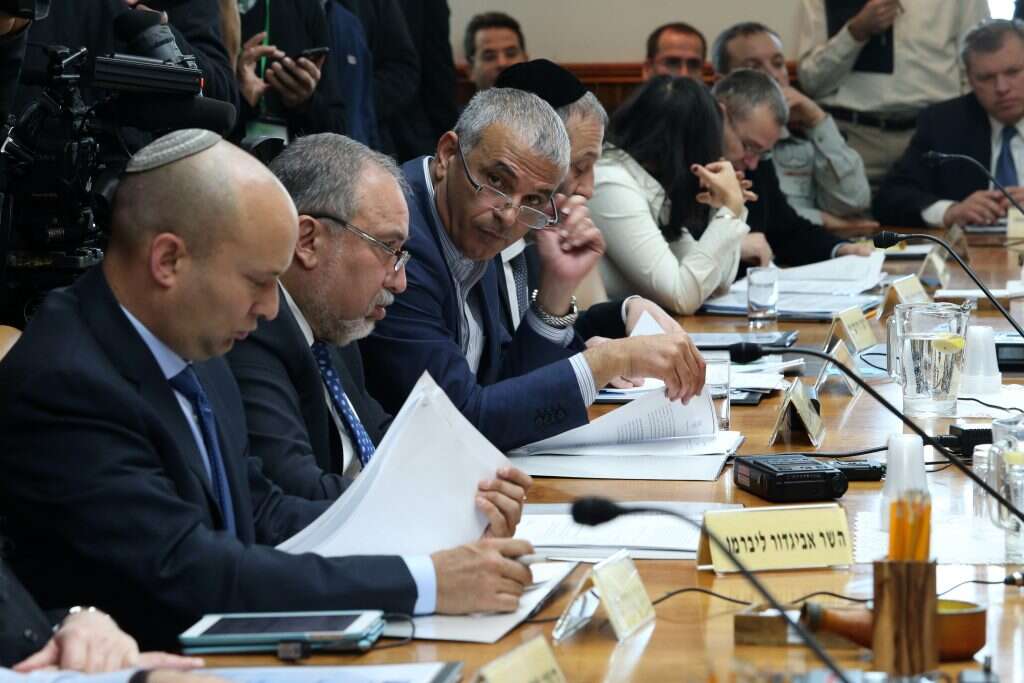 כחלון, ליברמן ובנט. צילום: עמית שאבי צילום: עמית שאבי