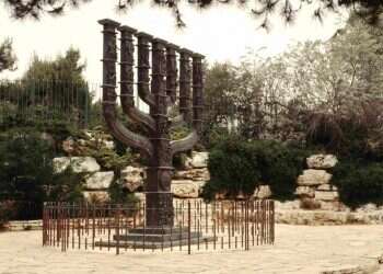לא הוכנסה מתוך כבוד לרגשות הציבור הדתי. המנורה. צילום: מיכאל עמר, ארכיון הכנסת צילום: מיכאל עמר, ארכיון הכנסת