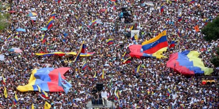 הפגנות המוניות נגד המשטר בוונצואלה. צילום: גטי אימג'ס צילום: גטי אימג'ס