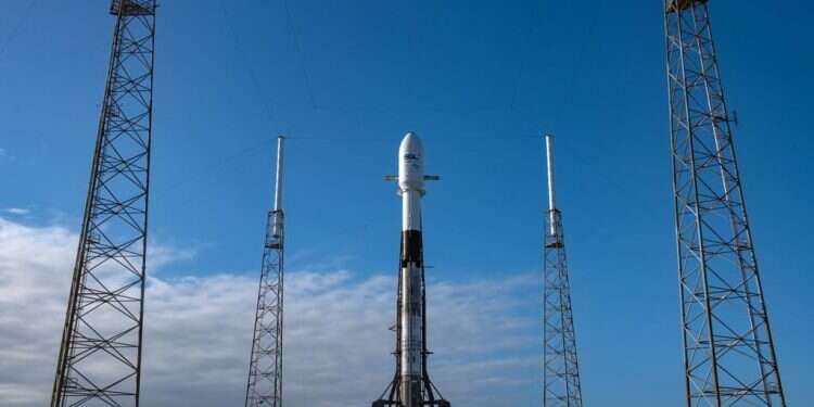 הטיל שישגר את חללית צילום: SpaceX