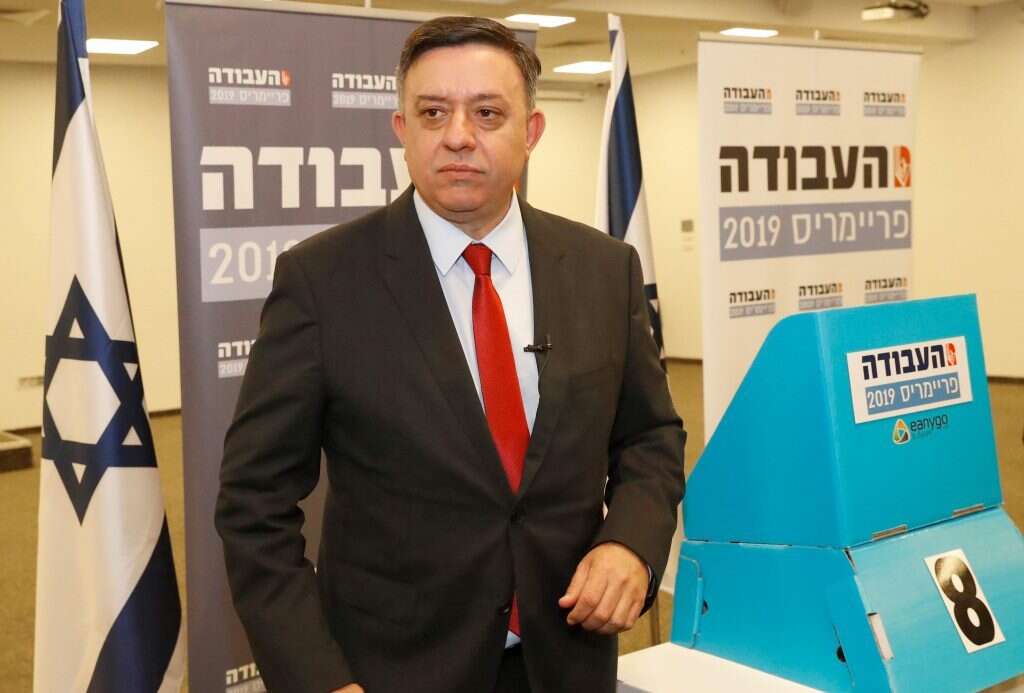 יו''ר העבודה אבי גבאי בקלפי. צילום: AFP צילום: AFP