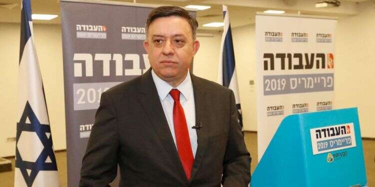 יו''ר העבודה אבי גבאי בקלפי. צילום: AFP צילום: AFP