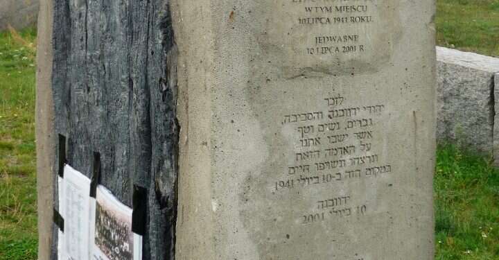 אנדרטה לזכר נטבחי ידוובנה בפולין. צילום: ויקיפדיה צילום: ויקיפדיה