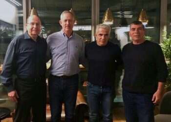 אשכנזי, לפיד, גנץ ויעלון בתמונה ראשונה לאחר האיחוד