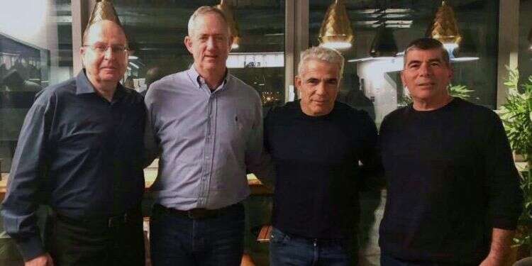 אשכנזי, לפיד, גנץ ויעלון בתמונה ראשונה לאחר האיחוד