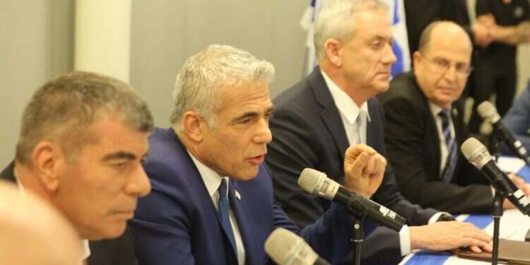 ישיבת סיעה 'כחול לבן'. צילום: יוסי זמיר צילום: יוסי זמיר