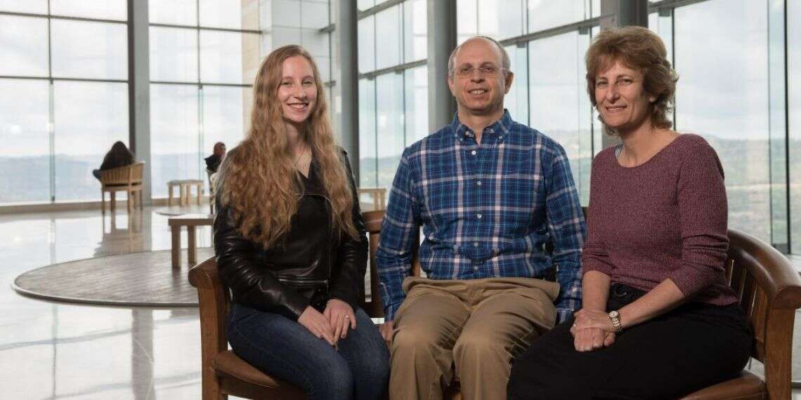 משפחתו של נתנאל בבית החולים הדסה עין־כרם. צילום: נעם רבקין פנטון - פלאש 90 צילום: נעם רבקין פנטון - פלאש 90