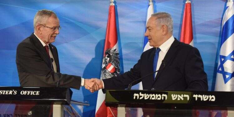 נתניהו עם נשיא אוסטריה אלכסנדר ואן דר בלן. צילום: EPA צילום: EPA