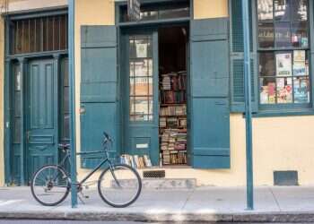 חנות קטנה ומטריפה מתפרצת לפריפריה המבודדת