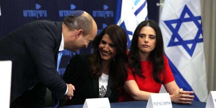 הצגת אלונה ברקת במסיבת העיתונאים של הימין החדש. צילום: אבישג שאר־ישוב צילום: אבישג שאר־ישוב