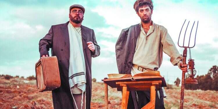 ר' יחזקאל טאוב שינה את שמו לג'ורג' נייגל, עבד כקבלן ונצפה בהפגנות נגד מלחמת וייטנאם. מתוך ההצגה צילומים: חי אפיק, לילך כהן