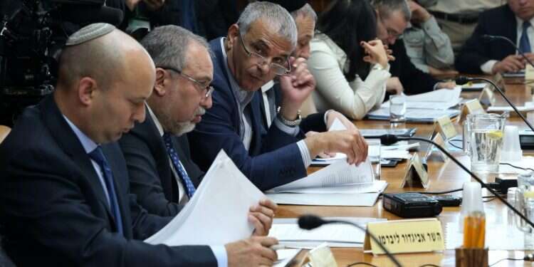 כחלון, ליברמן ובנט. צילום: עמית שאבי צילום: עמית שאבי