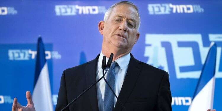 אין מקום להזעת יתר ולא לגמגומים. גנץ במסיבת עיתונאים. צילום: EPA צילום: EPA