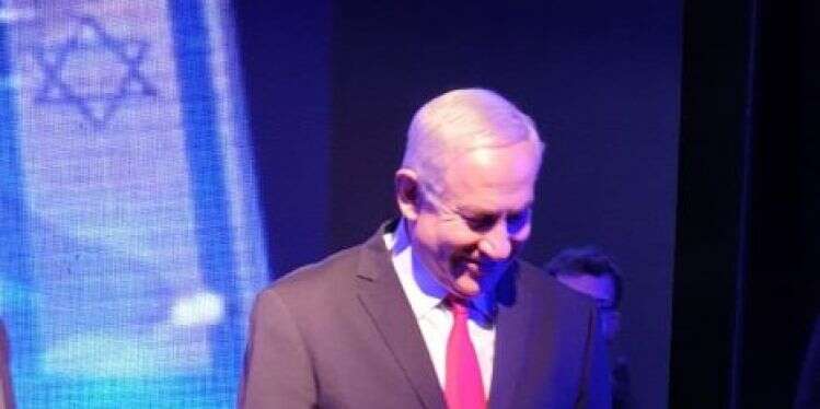 "לפיד וגנץ תלויים במפלגות אסלאמיסטיות ואנטי־ציוניות"