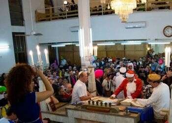 איך אומרים 'אחשדרפנים' בשפת הסימנים?