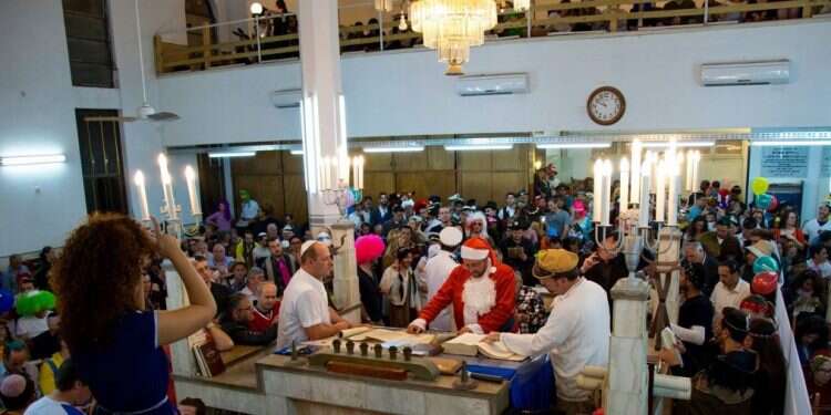 איך אומרים 'אחשדרפנים' בשפת הסימנים?