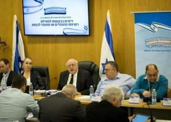 מרץ 2020: ועדת הבחירות המרכזית, בראשות השופט חנן מלצר. צילום: נועם ריבקין פנטון, פלאש 90 צילום: נועם ריבקין פנטון, פלאש 90