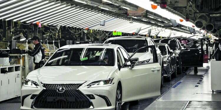 פס ייצור של לקסוס ביפן. צילום: Japan News - Yomiuri צילום: Japan News - Yomiuri