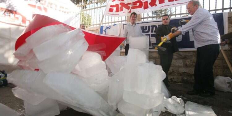 הפגנה נגד הקפאת הבנייה, 2010. צילום: מרים צחי
צילום: מרים צחי