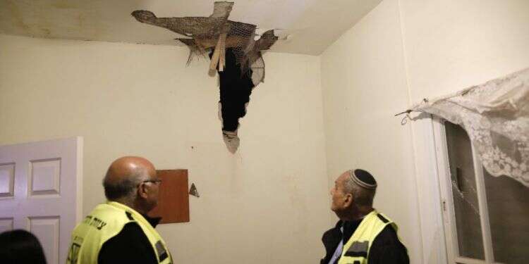 פגיעת רקטה בבית בשדרות. צילום: AFP צילום: AFP