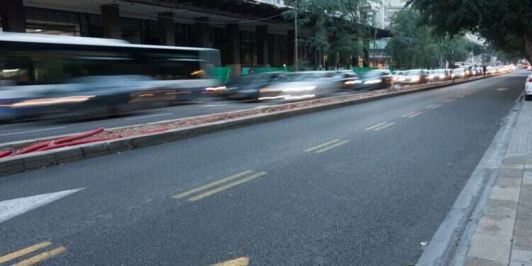 תחבורה בתל־אביב. צילום: שאטרסטוק צילום: שאטרסטוק