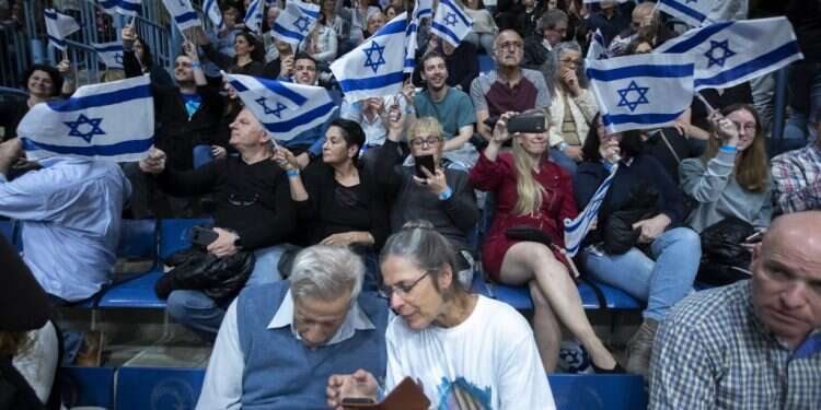 מצביעים ישראלים. צילום: EPA צעירים, צאו להצביע