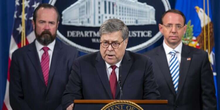 הפרקליט הכללי ויליאם בר במסיבת העיתונאים. צילום: EPA צילום: EPA