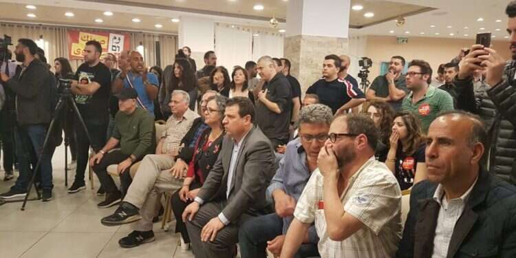 חשד במגזר הערבי: המו"מ של גנץ הוא "כלי לחץ על נתניהו"