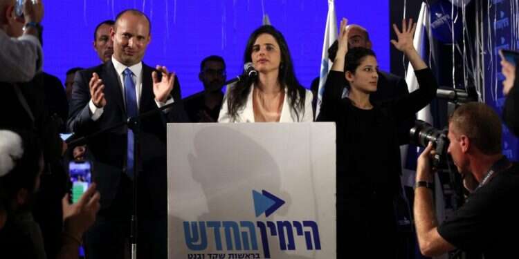 שקד ובנט אחרי פרסום המדגמים. צילום: אבישג שאר־ישוב צילום: אבישג שאר־ישוב