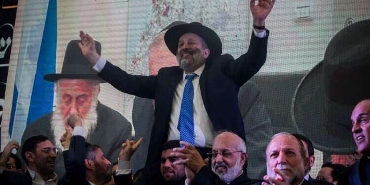 דרעי ותומכים ביום הבחירות. צילום: אורן בן חקון צילום: אורן בן חקון