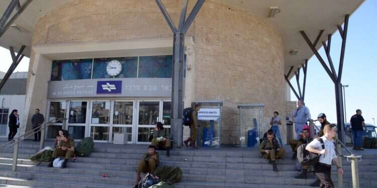 תחנת הרכבת בבאר־שבע, השבוע. צילום: דודו גרינשפן צילום: דודו גרינשפן