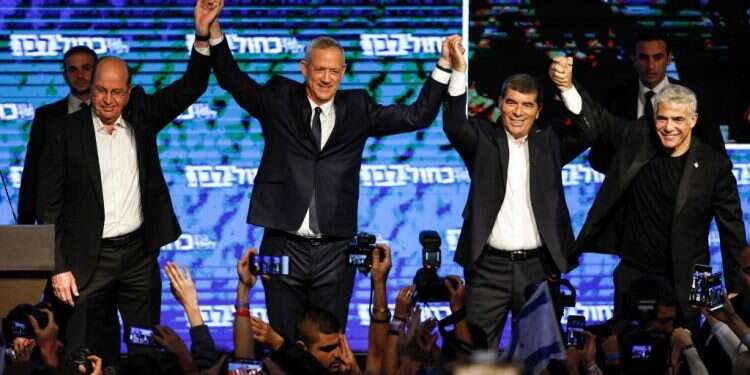 לפיד, אשכנזי, גנץ ויעלון בליל הבחירות. צילום: AFP צילום: AFP