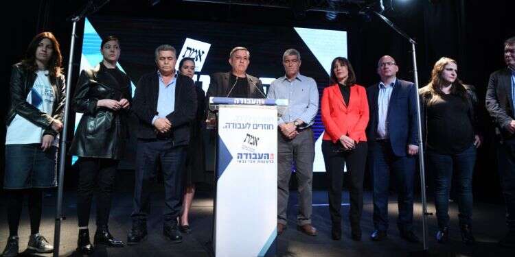 חברי מפלגת העבודה במוצאי יום הבחירות. צילום: יוסי זליגר צילום: יוסי זליגר