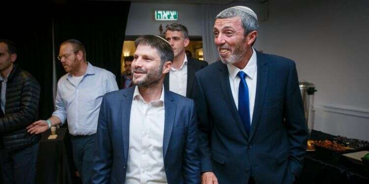 השרים פרץ וסמוטריץ' . צילום: פלאש 90 צילום: פלאש 90