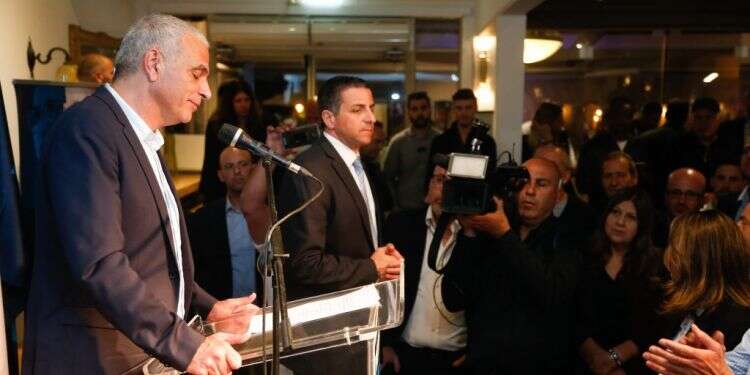 כחלון ופעילי מפלגתו במוצאי הבחירות. צילום: רועי אלימה, פלאש 90 צילום: רועי אלימה, פלאש 90