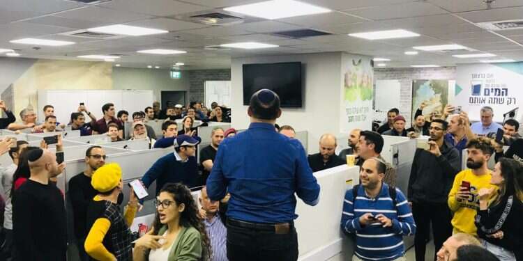 בעקבות ההטיות: בנט יבקש בחירות מחודשות בכמה קלפיות