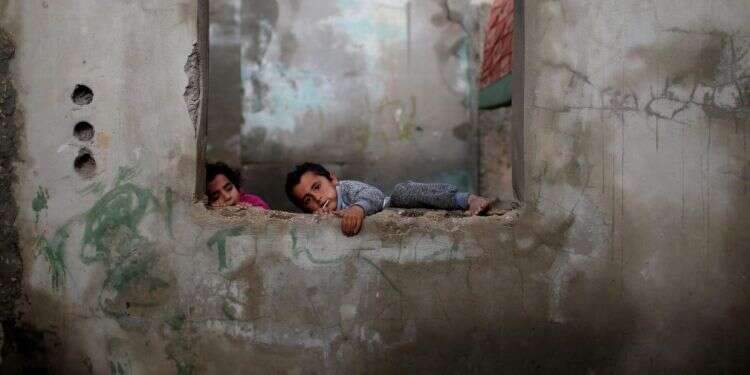 ילדים במחנה הפליטים אל־שאטי. צילום: רויטרס צילום: רויטרס