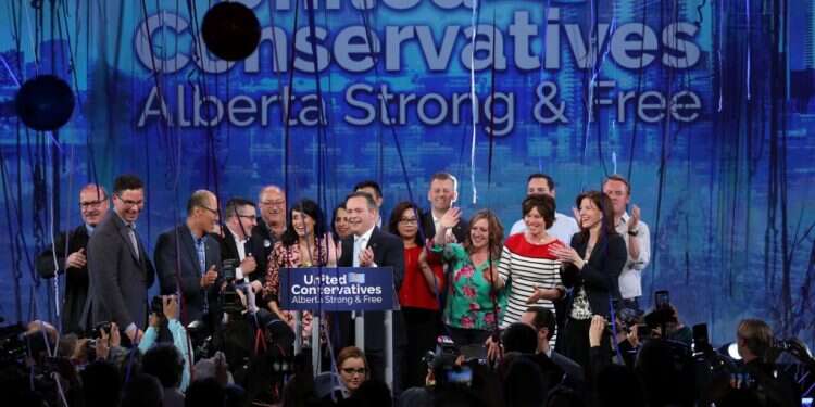 ג'ייסון קני חוגג את ניצחונו בבחירות, השבוע. צילום: רויטרס צילום: רויטרס