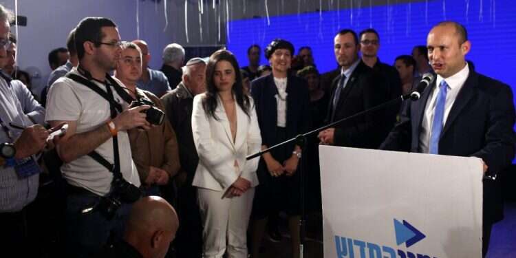 יודעים איזה שבט הם, תוהים מהי לפתית, מקנאים בהולנדים. אנשי הימין החדש במוצאי הבחירות. צילום: אבישג שאר־ישוב צילום: אבישג שאר־ישוב