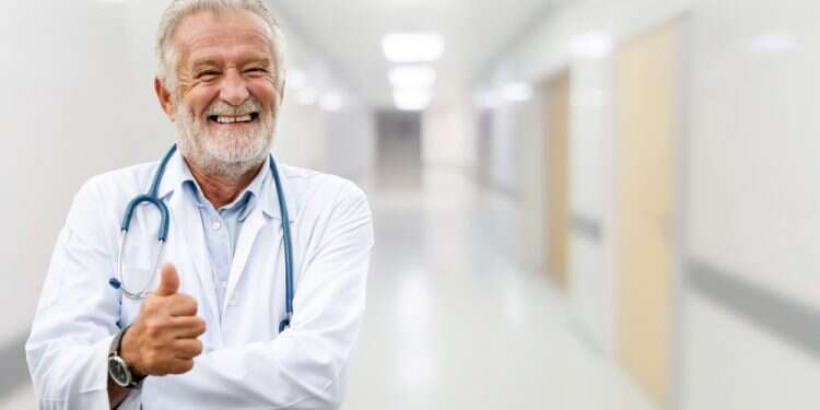 רופא מבוגר, צילום אילוסטרציה: שאטרסטוק צילום אילוסטרציה: שאטרסטוק